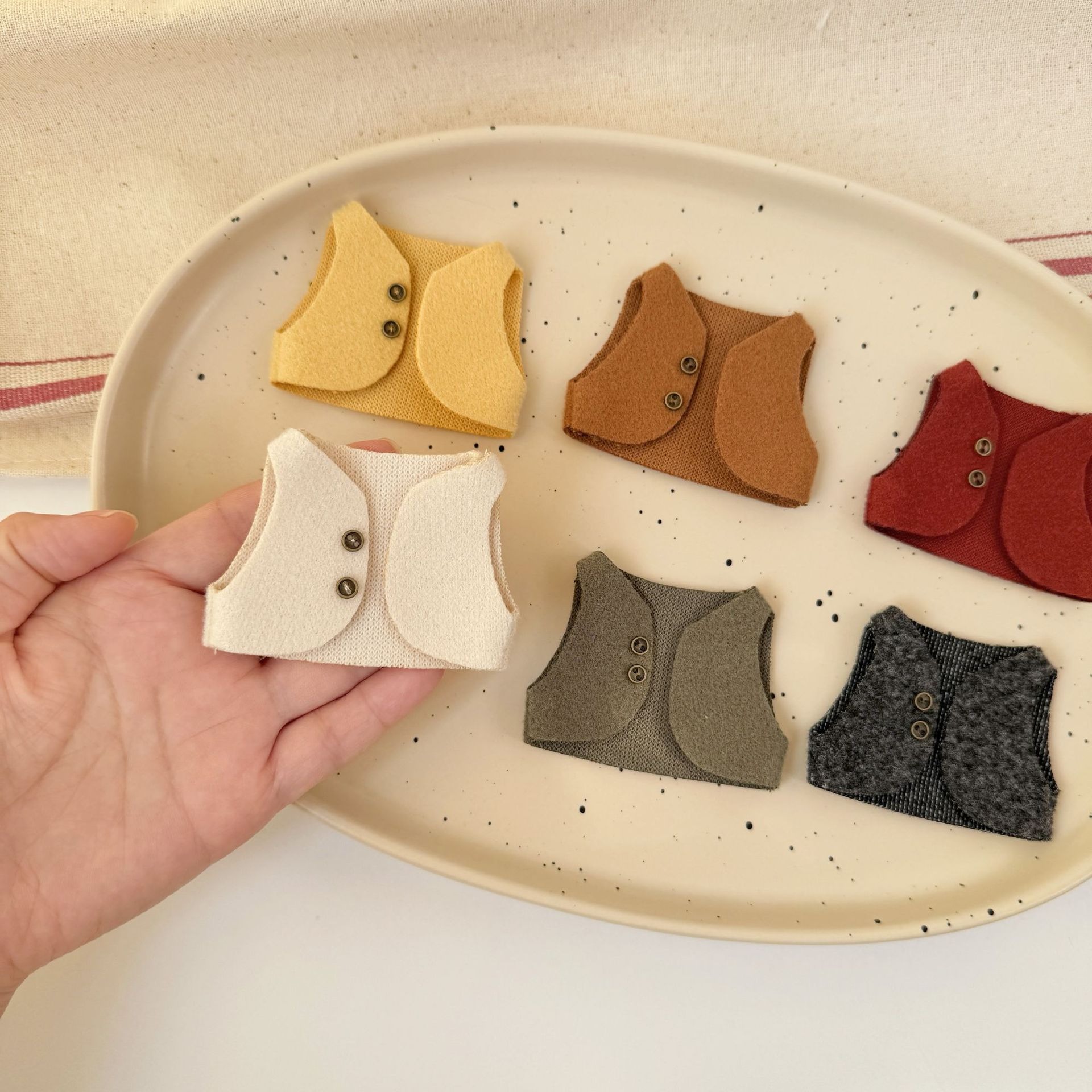 Vintage Fashion Dolls - Handgefertigte 10cm Puppenkleidung Vintage Wollweste für